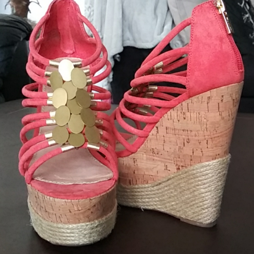 Super Cute Wedged Sandals
